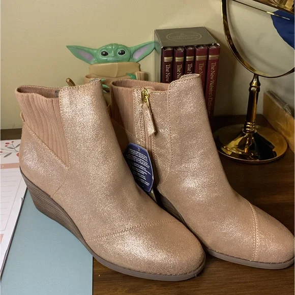 TOMS Women’s Sadie rose gold wedges boots NWT Rose Gold - Picture 5 of 10